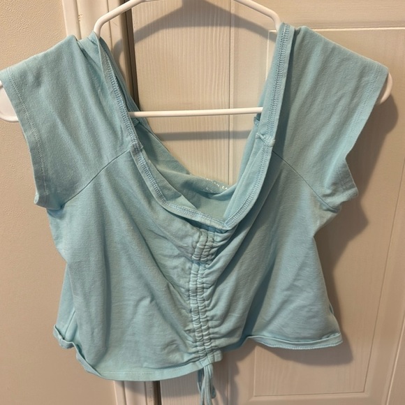 NEW CONDITION ⭐️ Cropped Trendy Blue American Eagle Ruffle Top - Picture 1 of 2